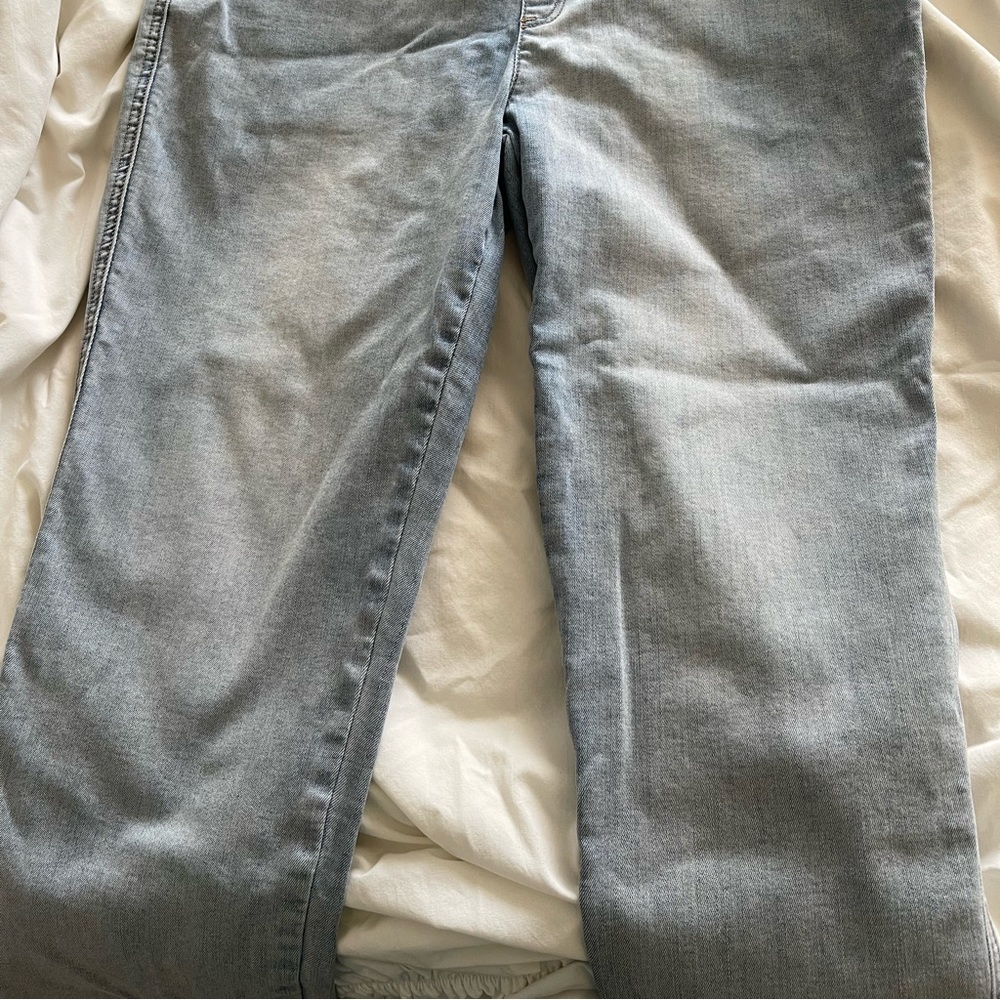 Chico’s Perfect Stretch Girlfriend Slim Leg Ankle Pull On light blue denim jeans